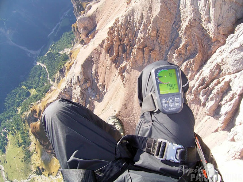 2004 Marmolada Paragliding 013