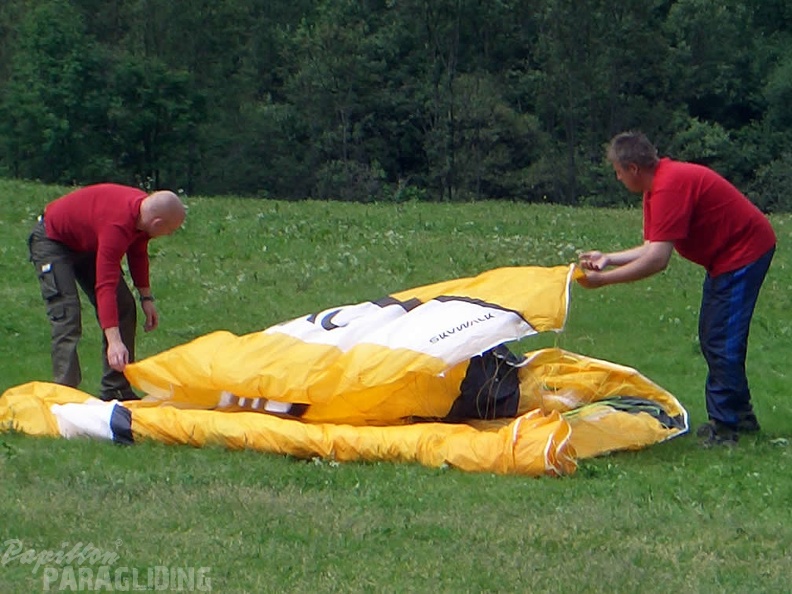 2005 D11.05 Paragliding Luesen 006