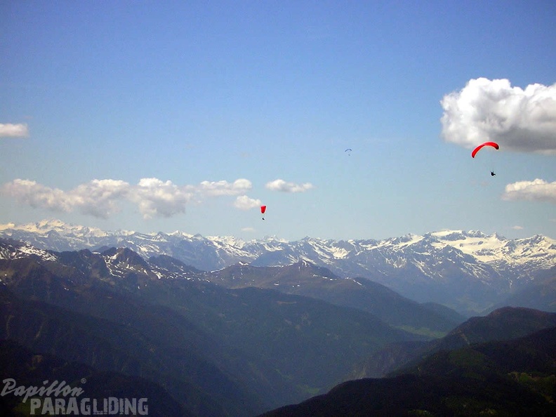 2005 D5.05 Paragliding 002