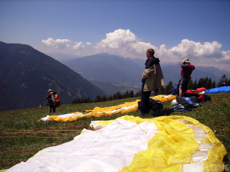 2005 D5.05 Paragliding 052