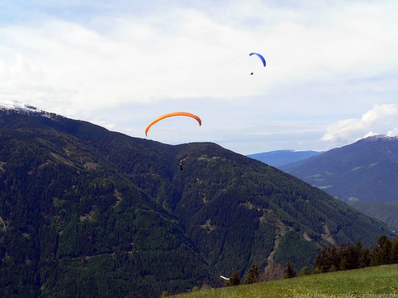 2005 D5.05 Paragliding 111