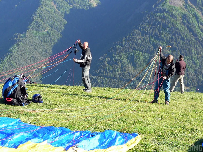 2005 D5.05 Paragliding 140