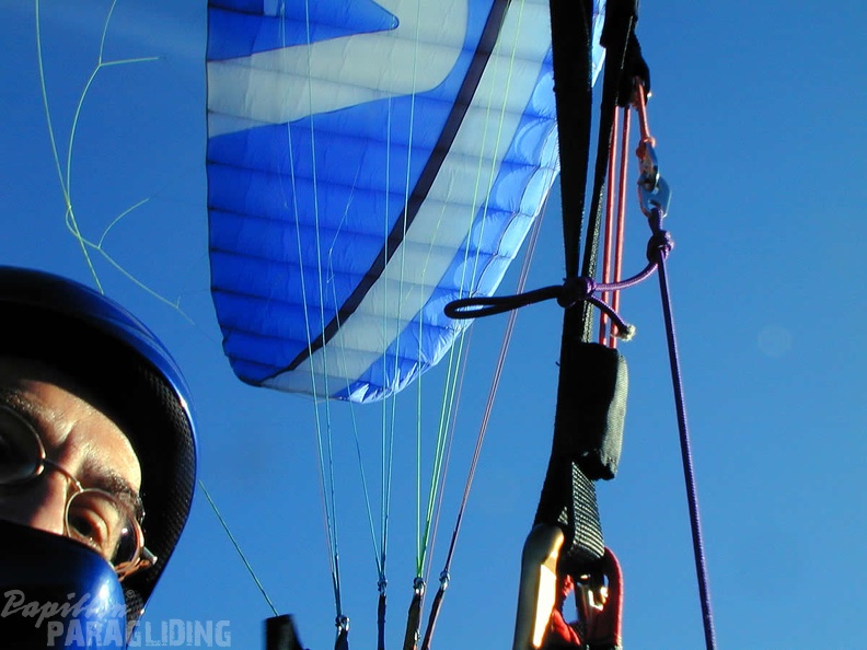 2005 D5.05 Paragliding 212