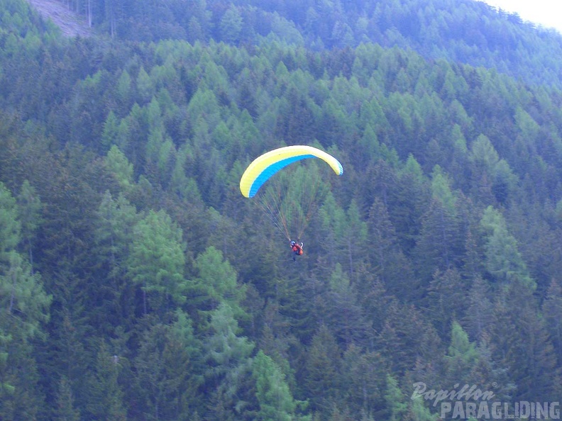 2010 DH19.10 Luesen Gleitschirm 009