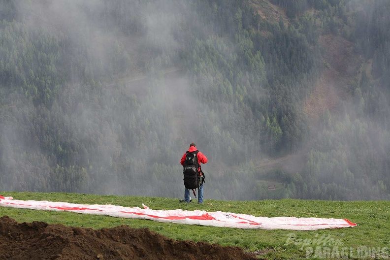 2010 DH19.10 Luesen Gleitschirm 033