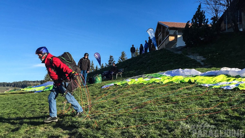 DH17 15 Luesen-Paragliding-230