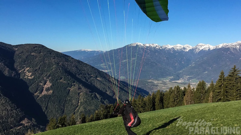 DH17 15 Luesen-Paragliding-238