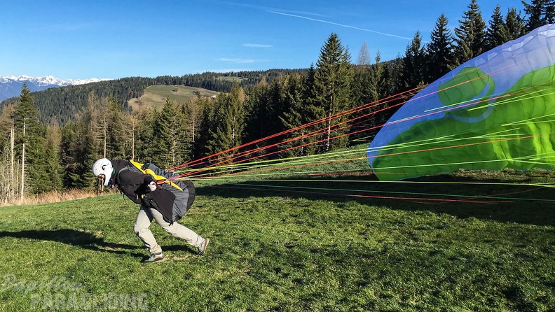 DH17 15 Luesen-Paragliding-256