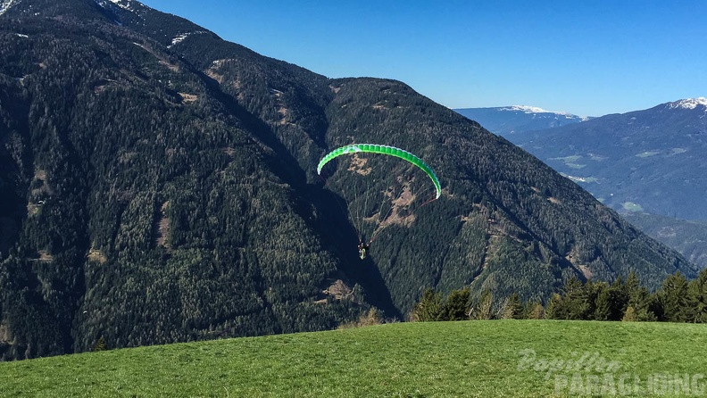 DH17 15 Luesen-Paragliding-292