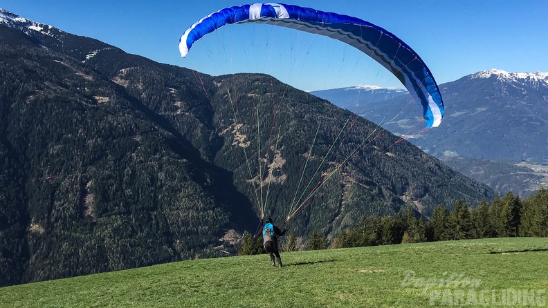 DH17 15 Luesen-Paragliding-315