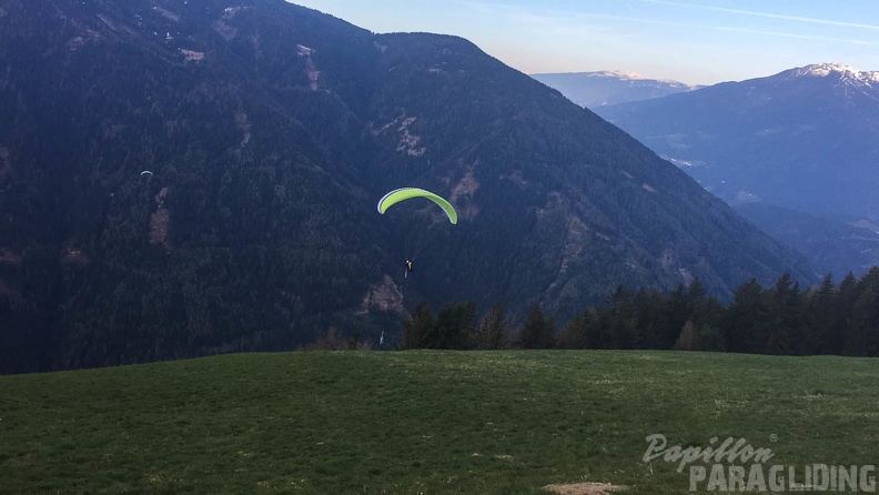 DH17 15 Luesen-Paragliding-392