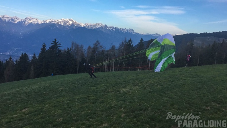 DH17 15 Luesen-Paragliding-393