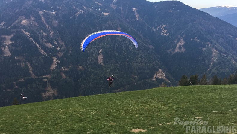 DH17 15 Luesen-Paragliding-417