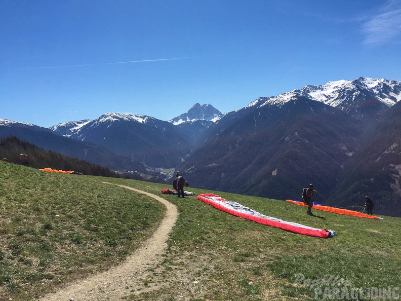 DH17 15 Luesen-Paragliding-463