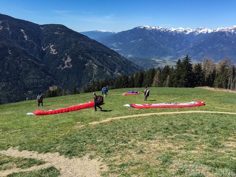 DH17 15 Luesen-Paragliding-473