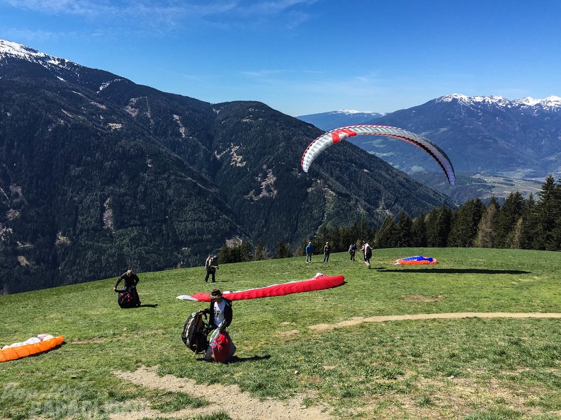 DH17 15 Luesen-Paragliding-476