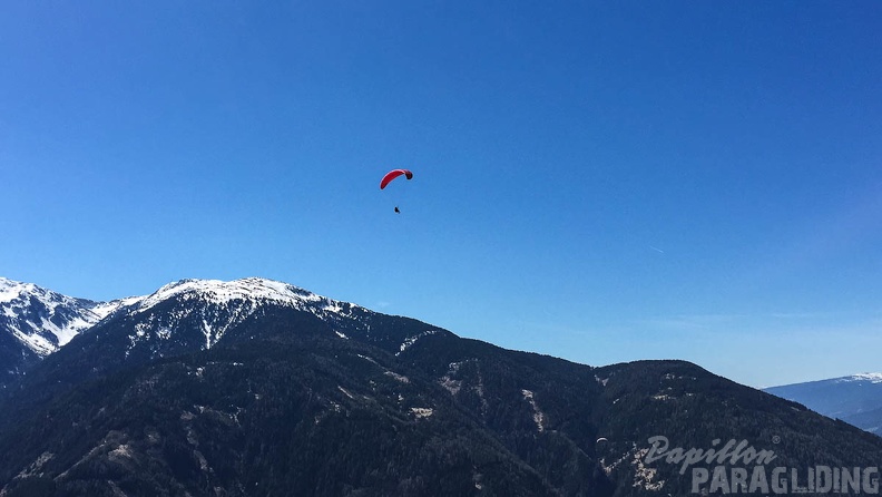 DH17 15 Luesen-Paragliding-525