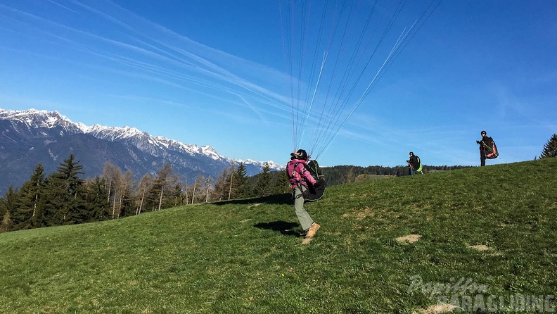 DH17 15 Luesen-Paragliding-600