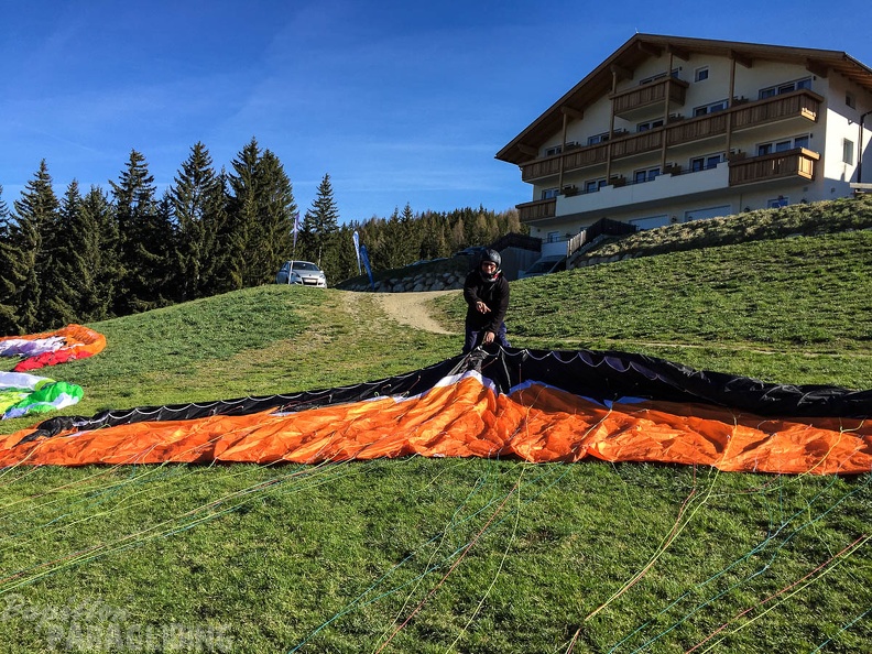 DH17 15 Luesen-Paragliding-634