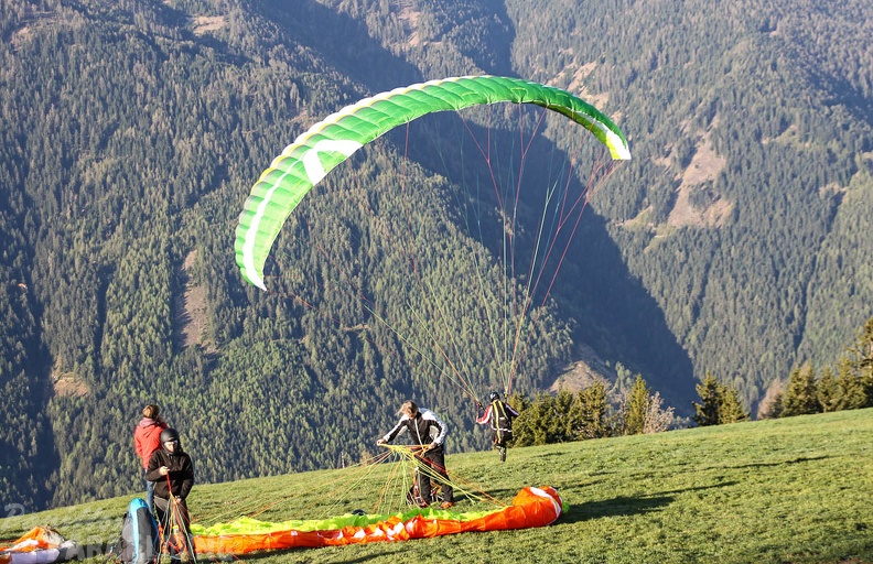 DH18 15 Luesen-Paragliding-128
