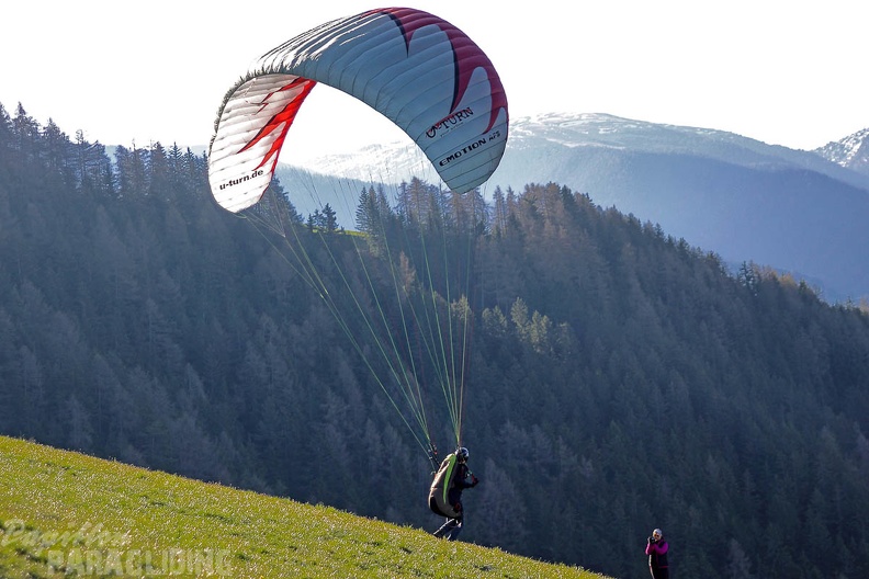 DH18 15 Luesen-Paragliding-132