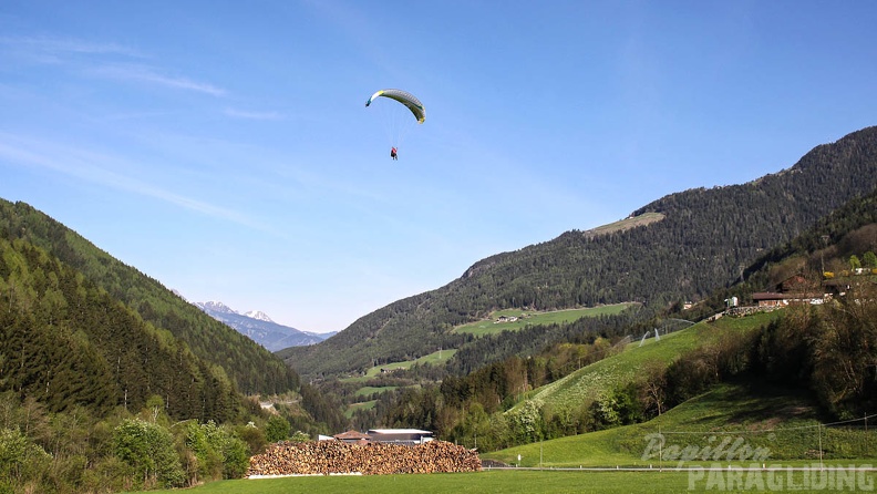 DH18 15 Luesen-Paragliding-154