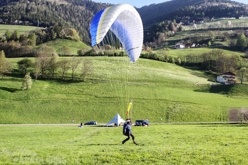 DH18_15_Luesen-Paragliding-174.jpg