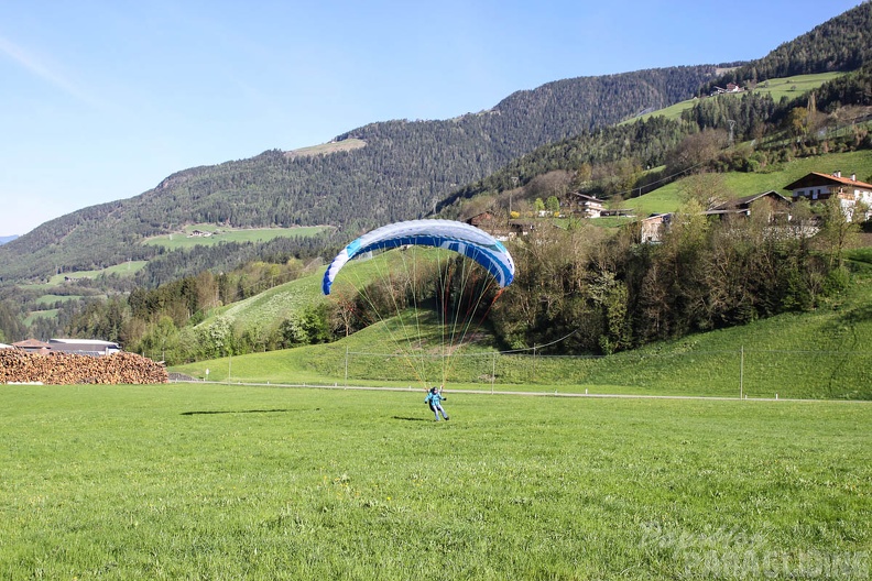 DH18 15 Luesen-Paragliding-198