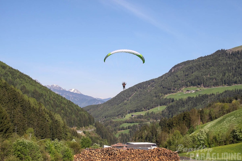 DH18_15_Luesen-Paragliding-211.jpg