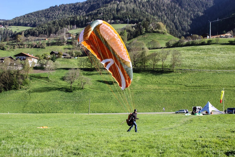 DH18 15 Luesen-Paragliding-230