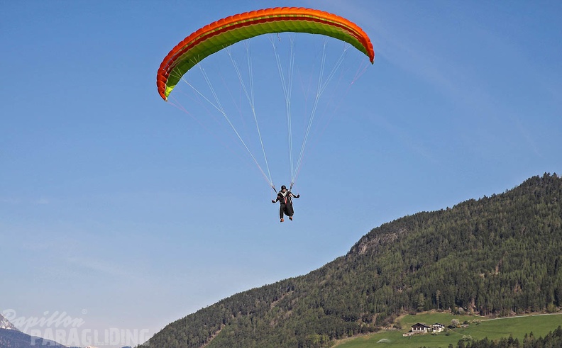 DH18 15 Luesen-Paragliding-233