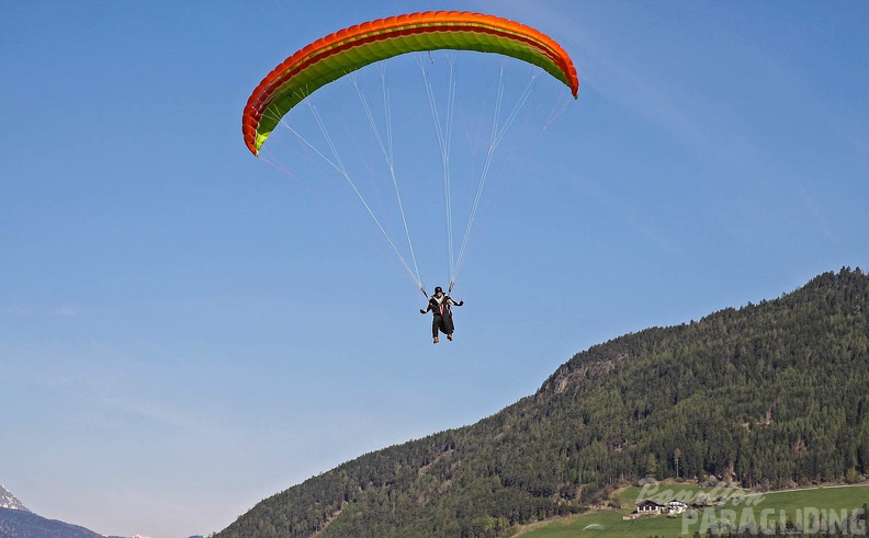 DH18_15_Luesen-Paragliding-233.jpg