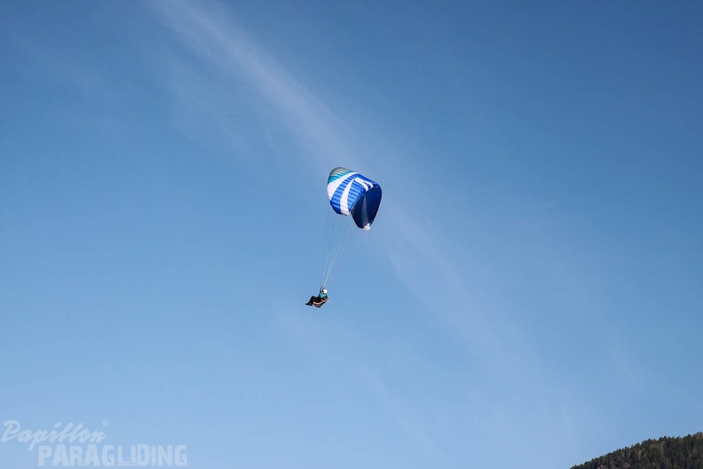DH18 15 Luesen-Paragliding-242