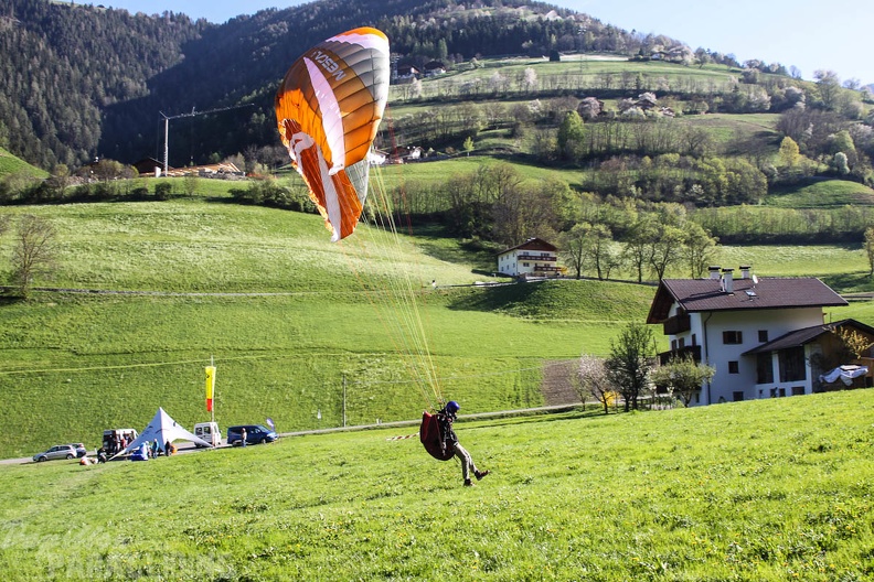 DH18 15 Luesen-Paragliding-256
