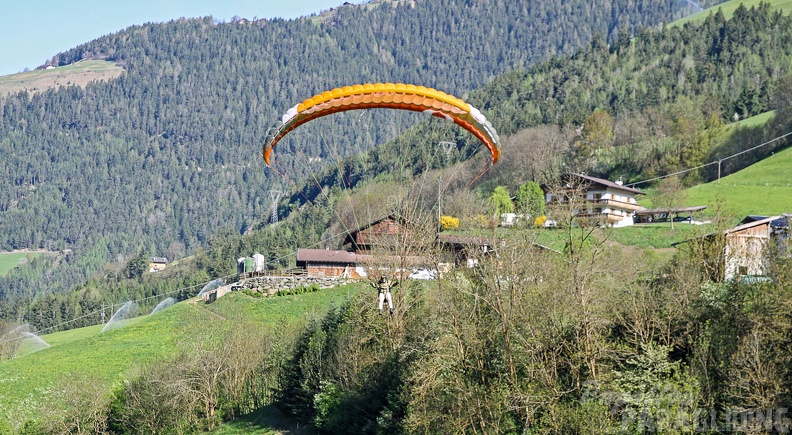 DH18 15 Luesen-Paragliding-276