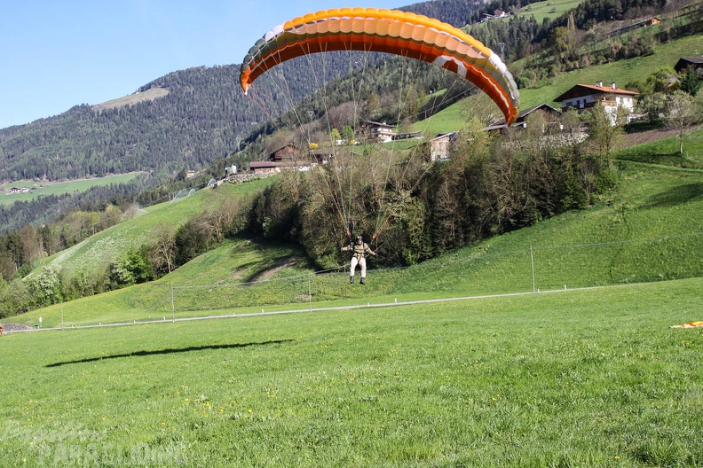 DH18_15_Luesen-Paragliding-278.jpg