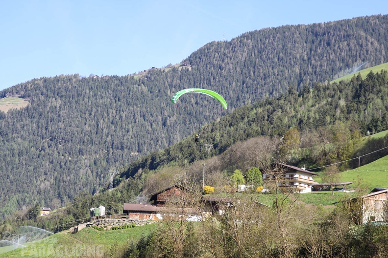 DH18 15 Luesen-Paragliding-285