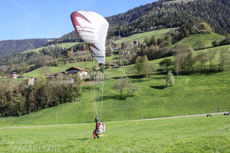 DH18 15 Luesen-Paragliding-335