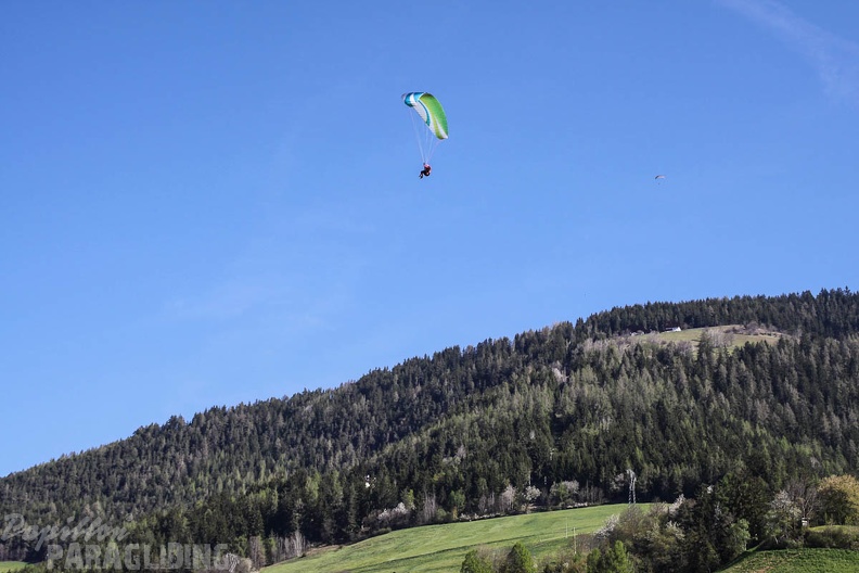 DH18_15_Luesen-Paragliding-370.jpg