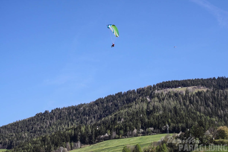 DH18 15 Luesen-Paragliding-370