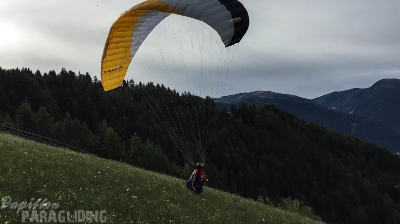 Luesen_Paragliding-DH22_15-1060.jpg