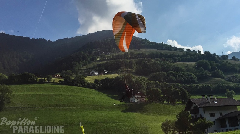 Luesen_Paragliding-DH22_15-2692.jpg