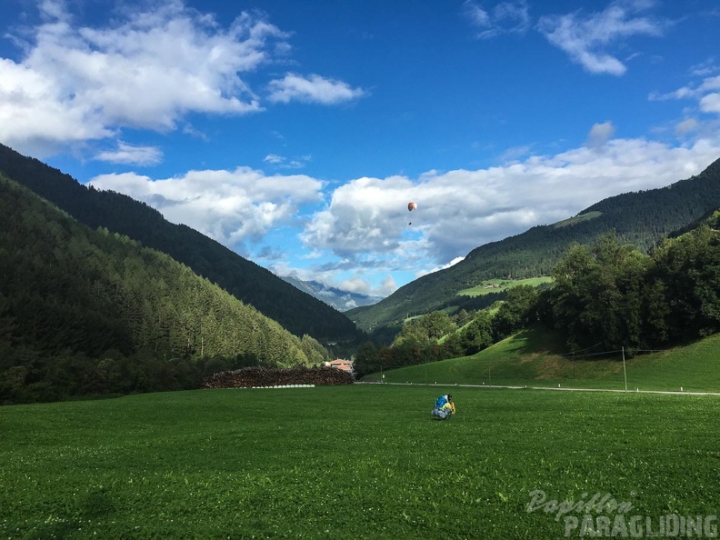 Luesen_DT34.15_Paragliding-1080.jpg