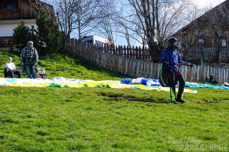 DH19.16-Luesen-Paragliding-195