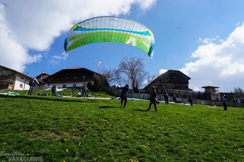 DH19.16-Luesen-Paragliding-200.jpg