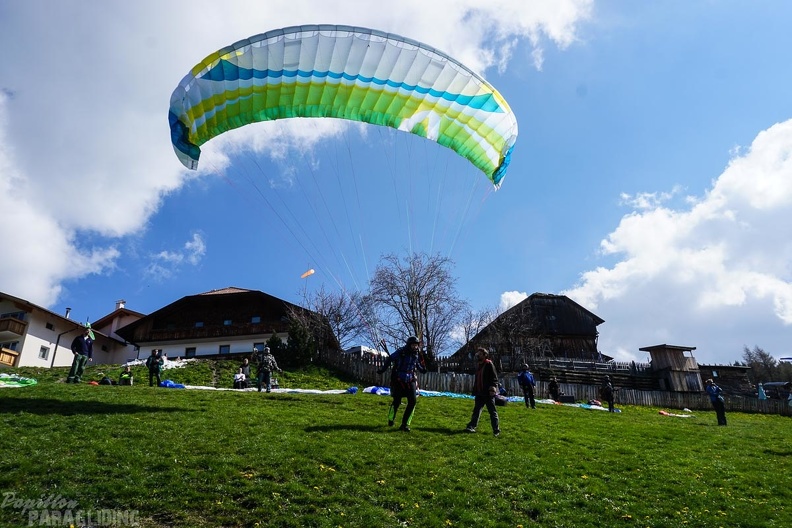 DH19.16-Luesen-Paragliding-201