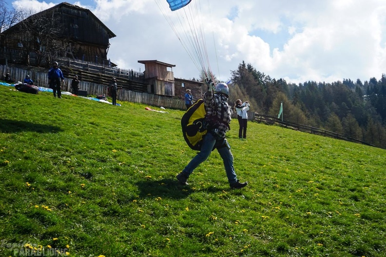 DH19.16-Luesen-Paragliding-208.jpg
