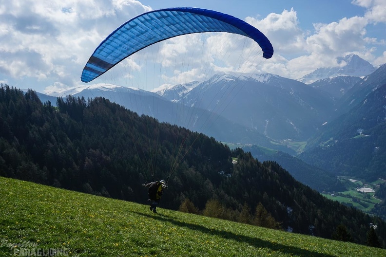 DH19.16-Luesen-Paragliding-209
