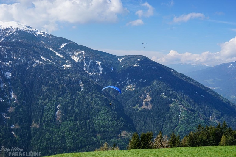 DH19.16-Luesen-Paragliding-212