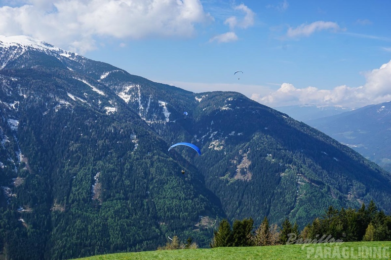 DH19.16-Luesen-Paragliding-212